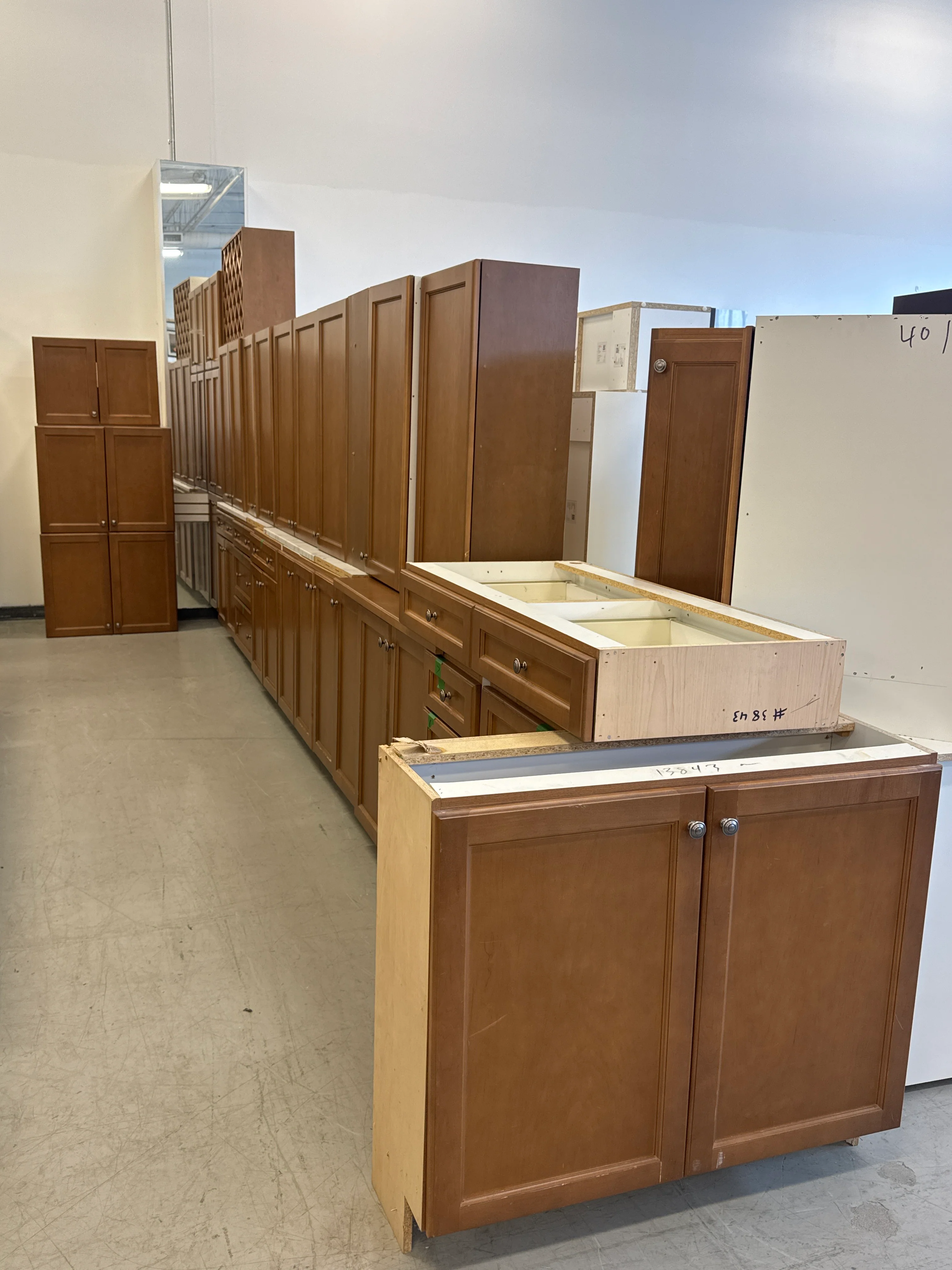 Set 24 Pieces Brown Shaker Panel kitchen Cabinets