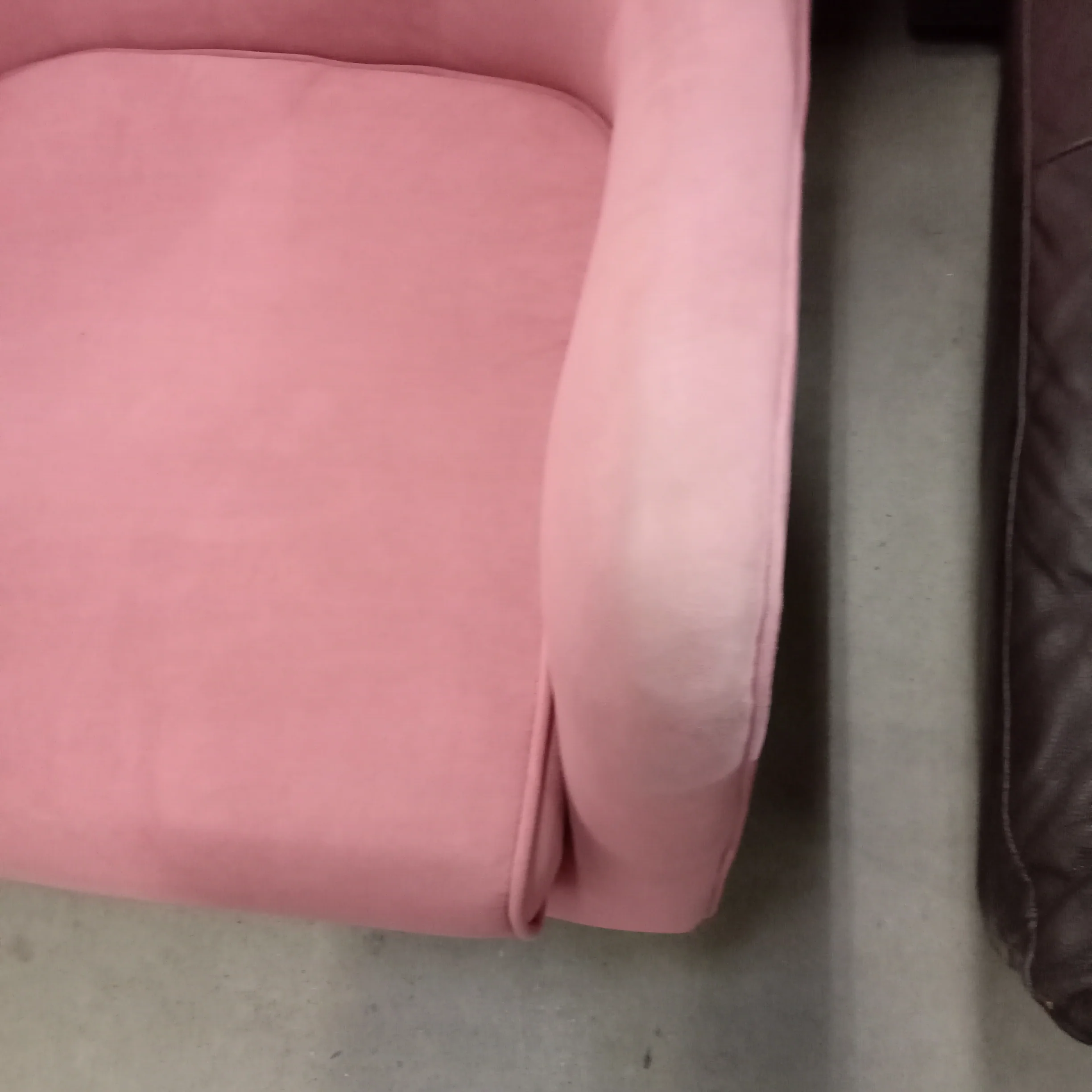 28"W Pink Wing Back Chair - Image 3