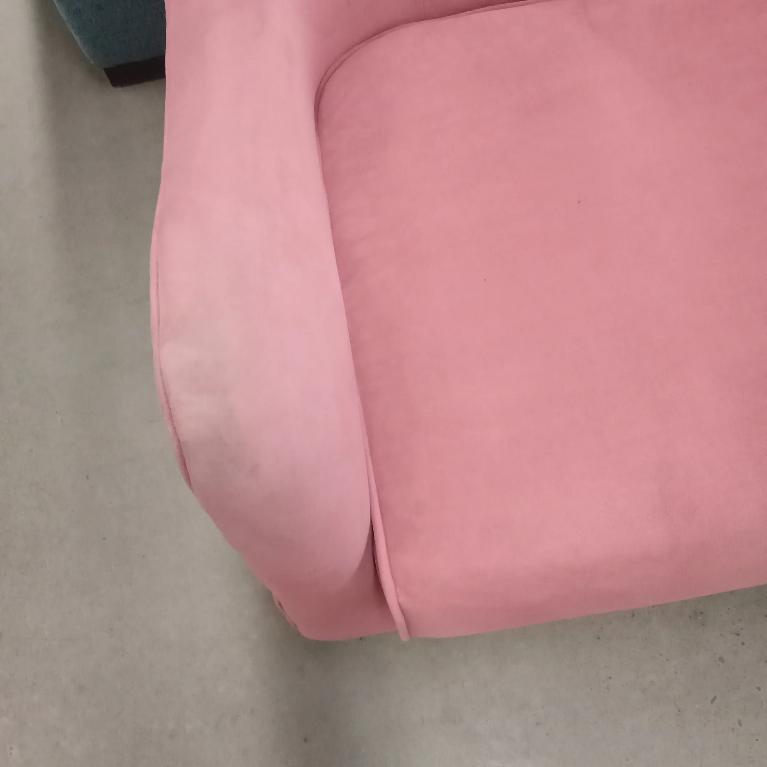 28"W Pink Wing Back Chair - Image 4