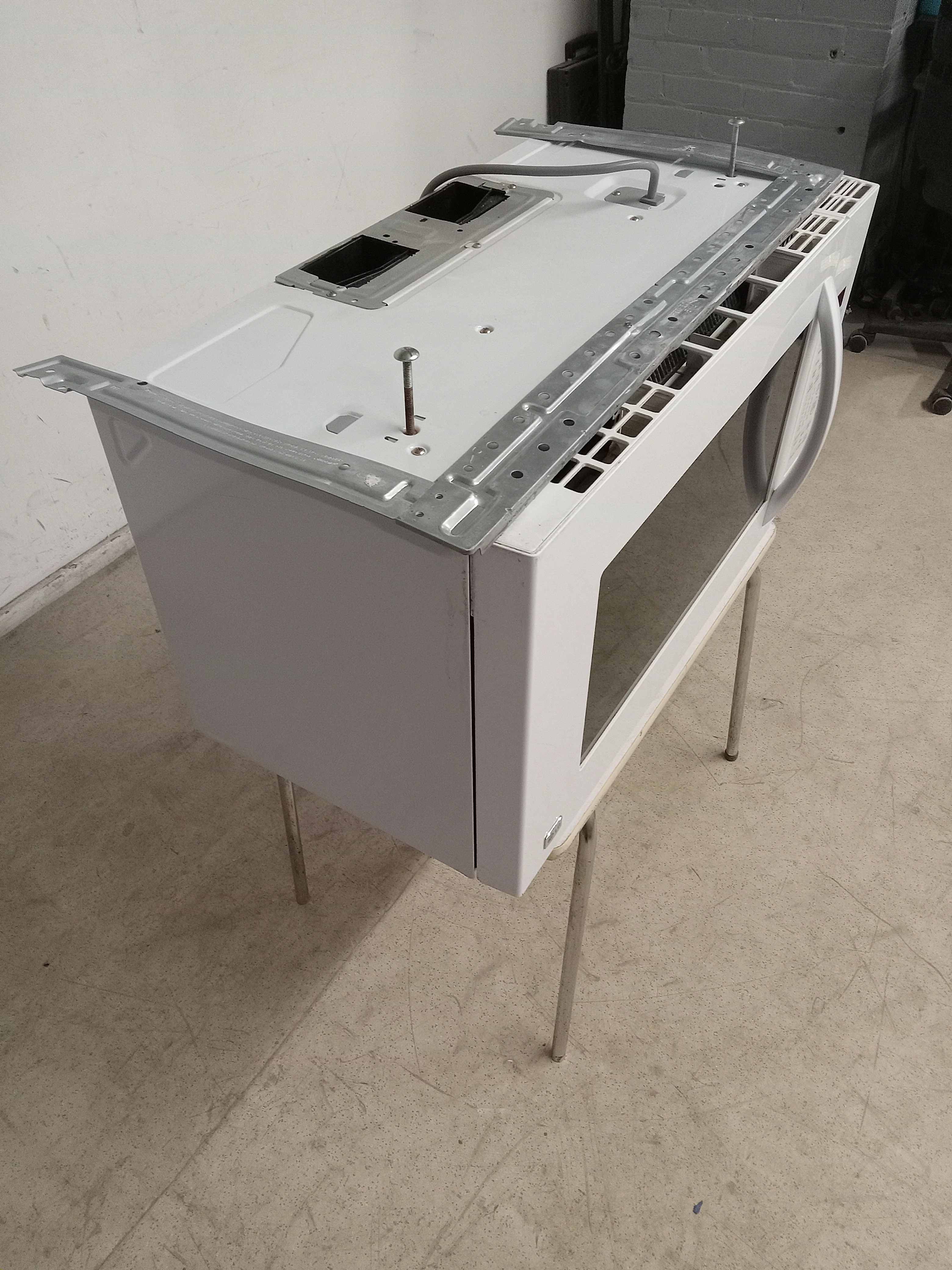 29" LG White Over the Range Microwave - Image 3