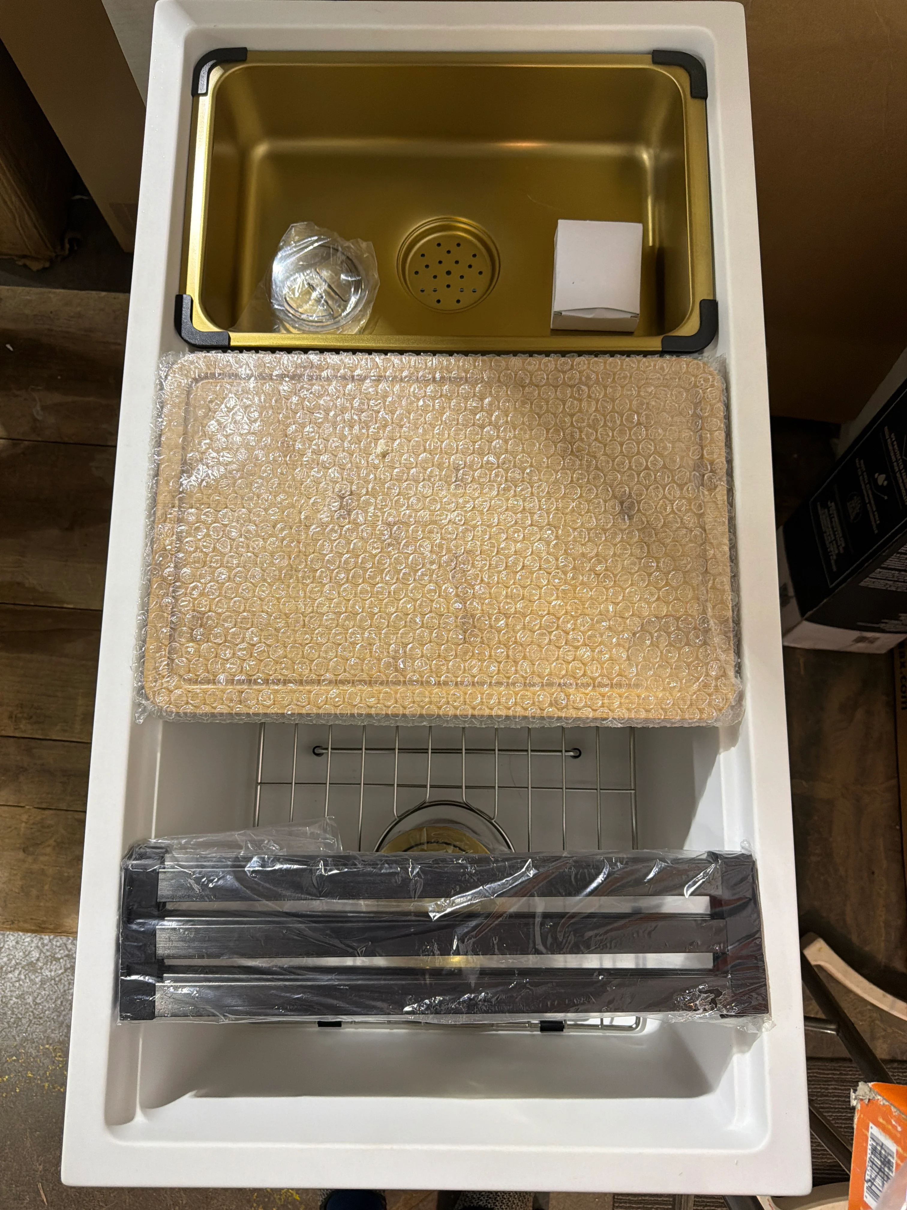33 inch White Composite Granite Farmhouse Sink With Accessories - Image 2