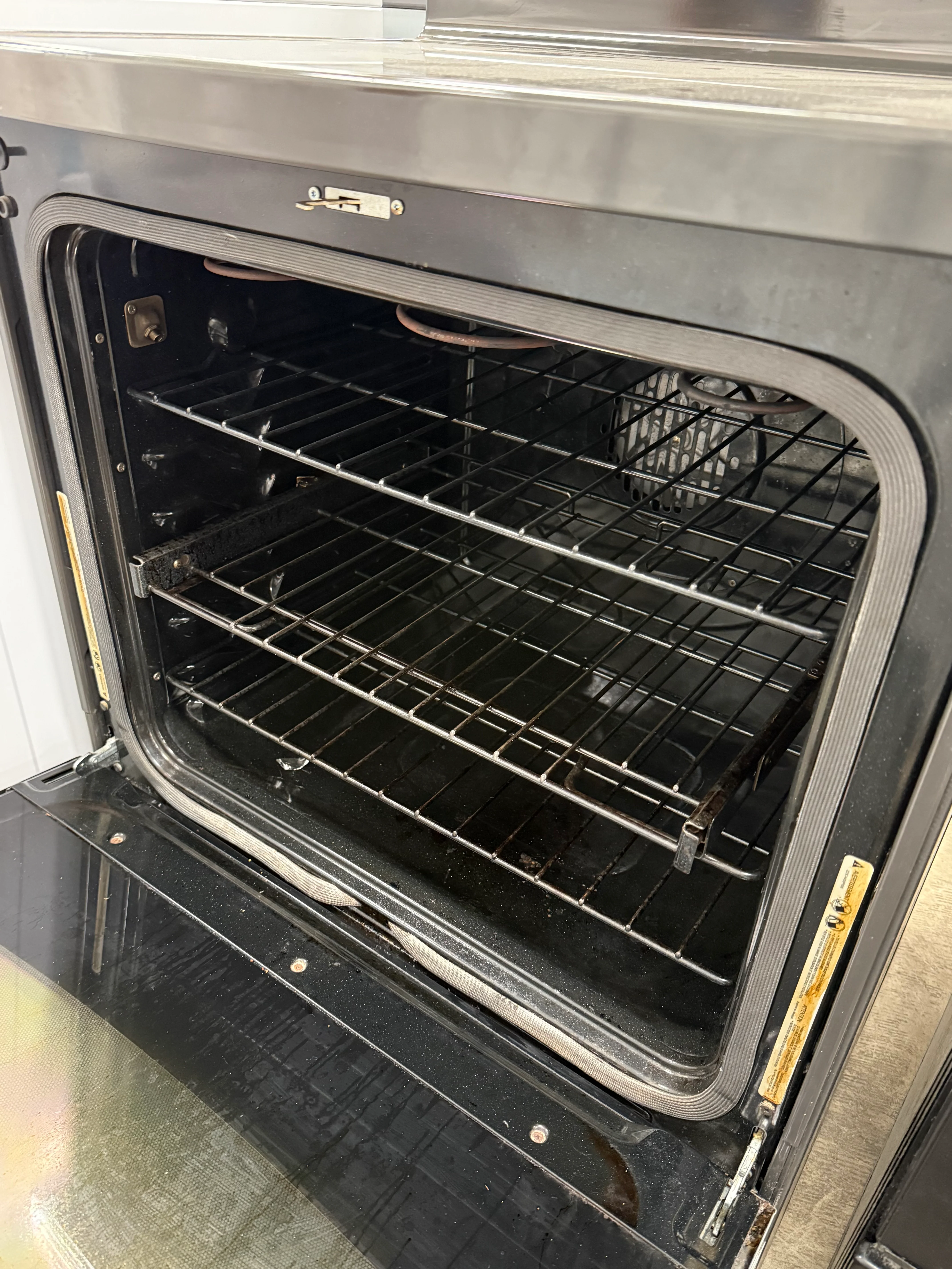 Black and Stainless Steel GE Free-Standing Electric Stove - Image 3