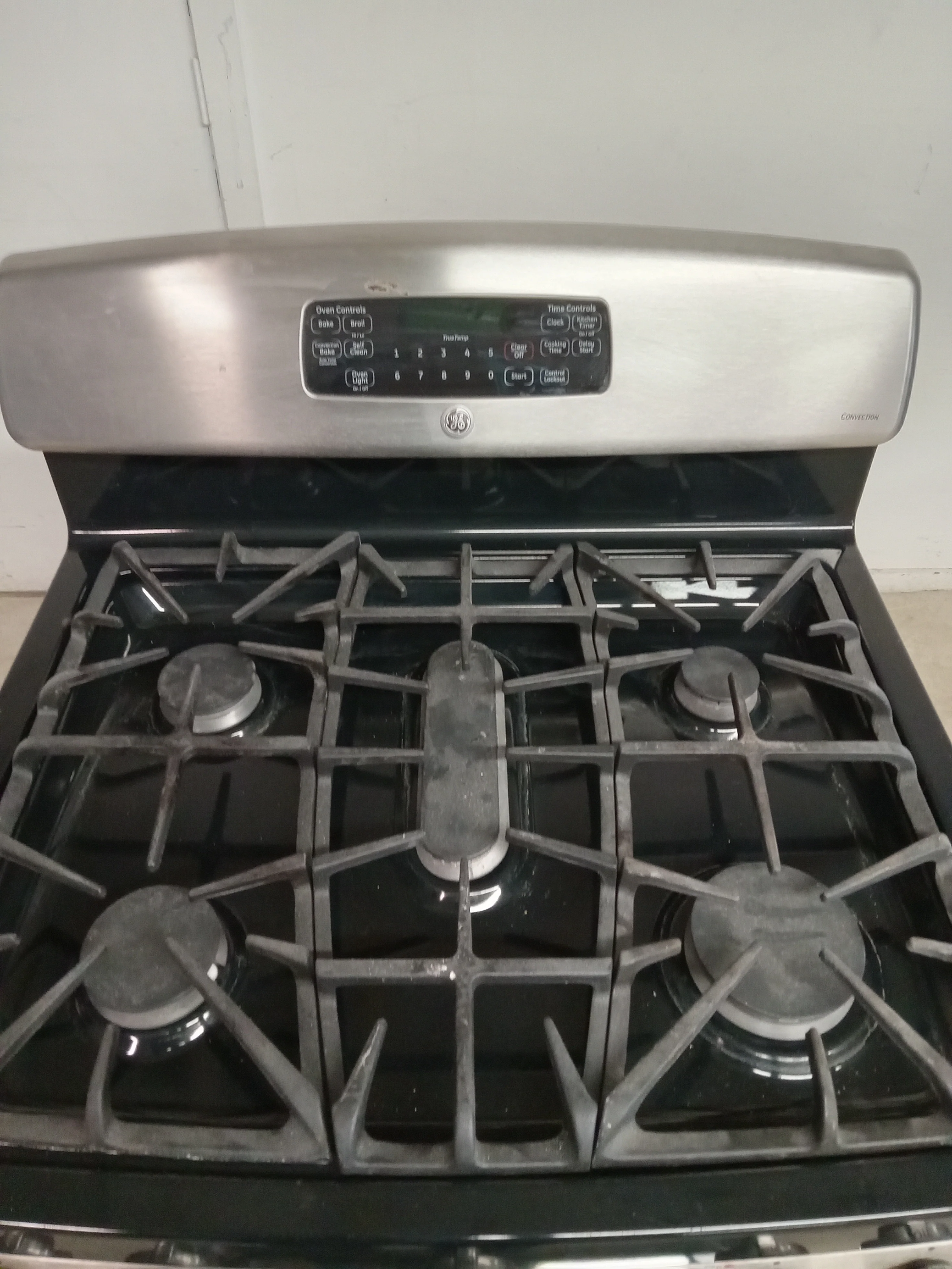 30"W General Electric Stainless Steel Gas Stove - Image 4