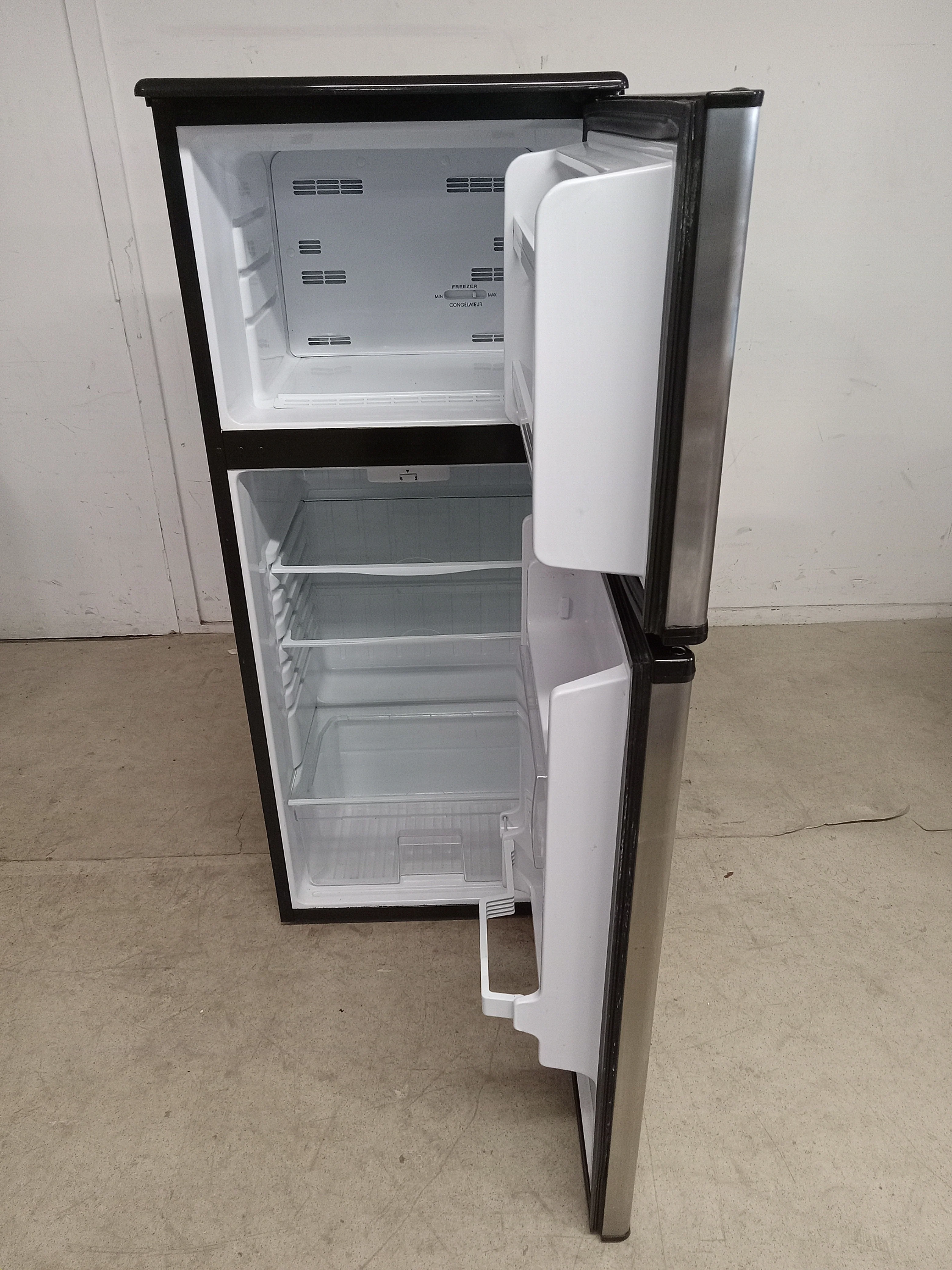 24"W Danby Compact Refrigerator - Image 2