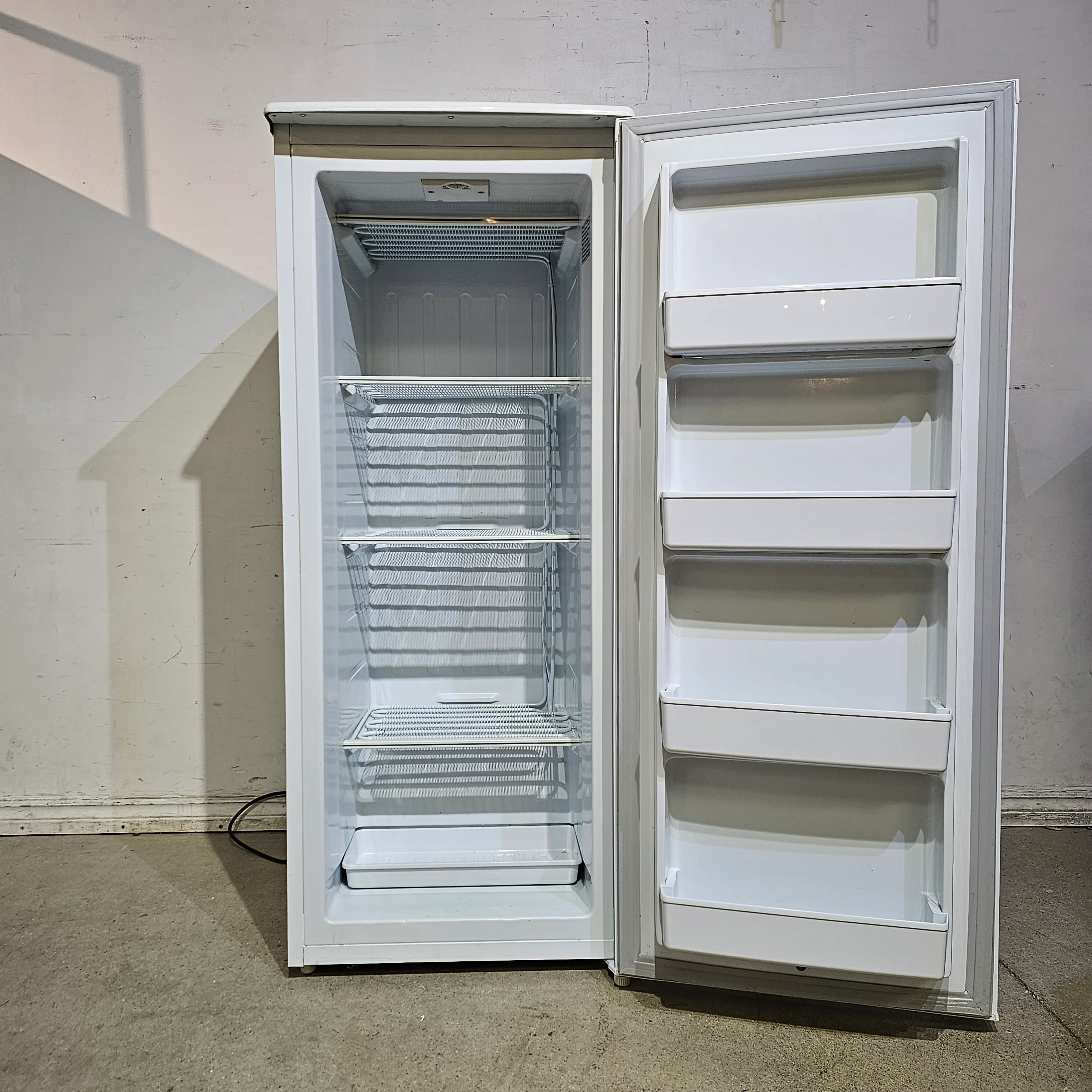 Danby 3.5 cu. ft. Standing Freezer - Image 2
