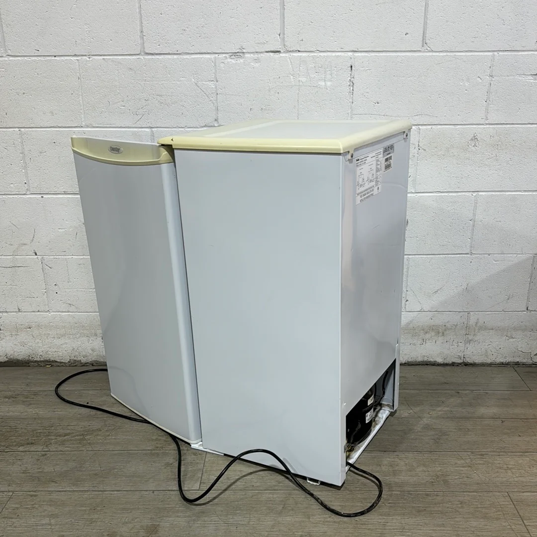 Danby Mini Fridge - Image 6