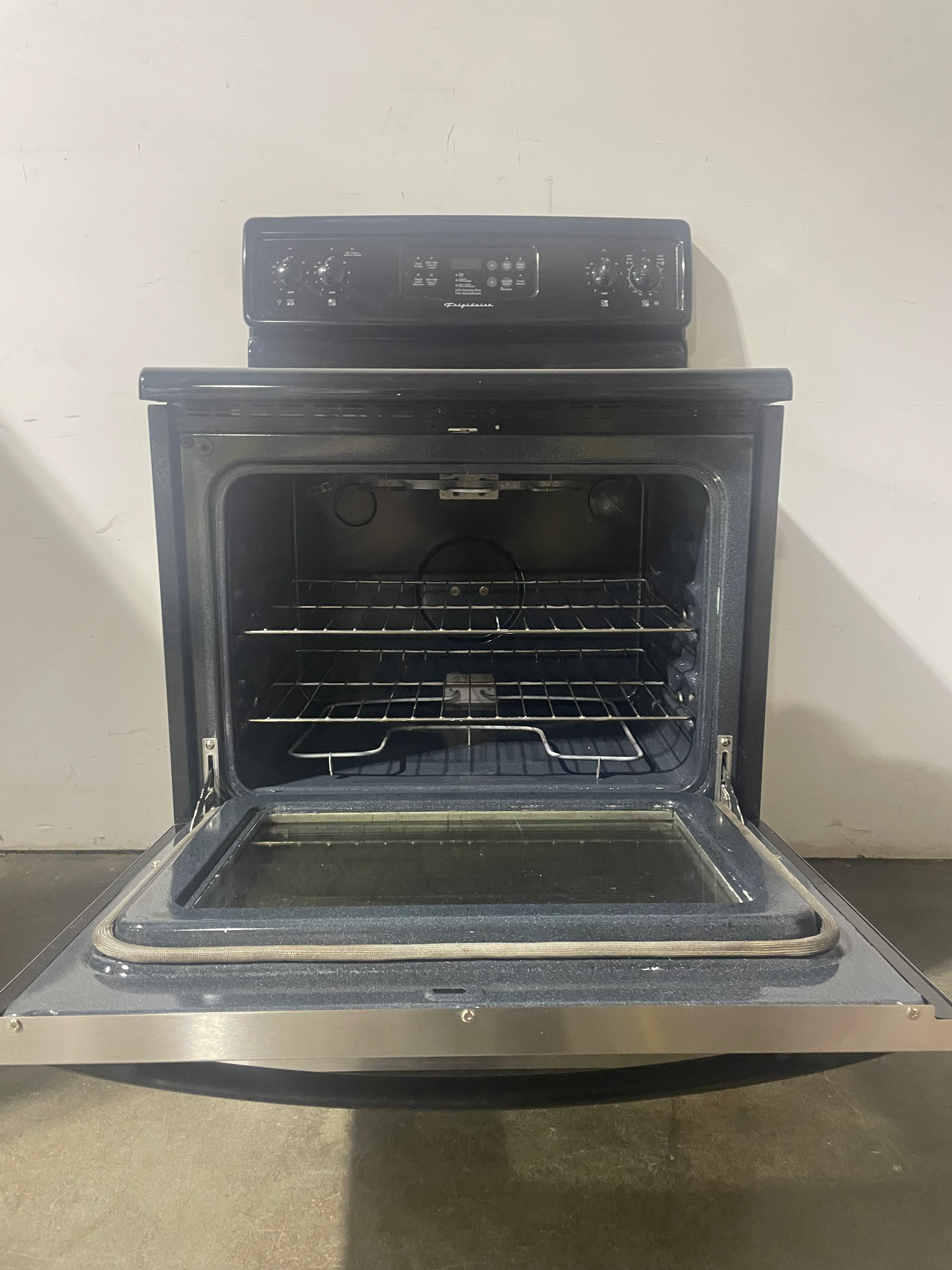 Frigidaire Range - Image 2