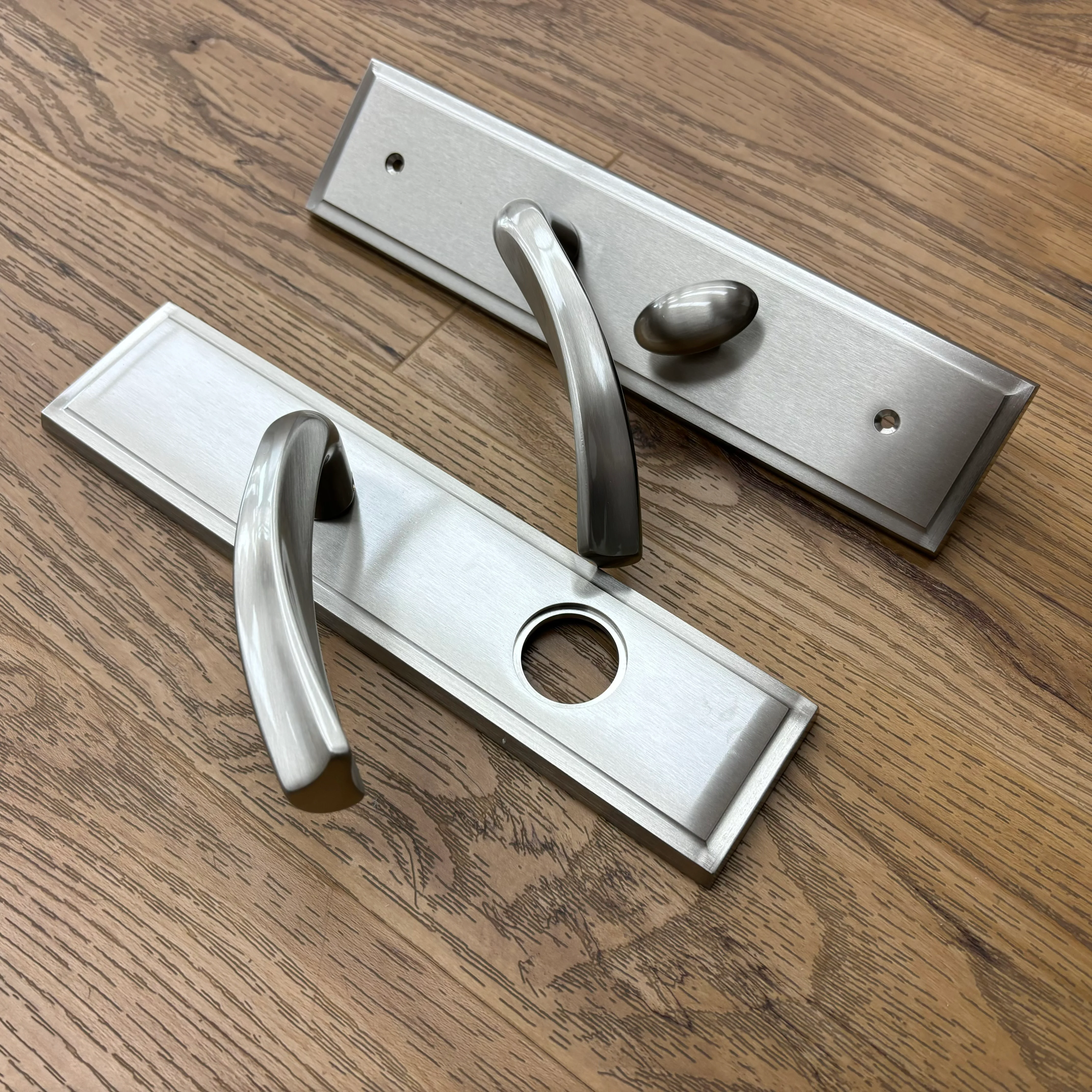 Left-Handed Door Lever with Thumb Turn in Brushed Nickel, 8525BOSSEMLH15 - Image 3