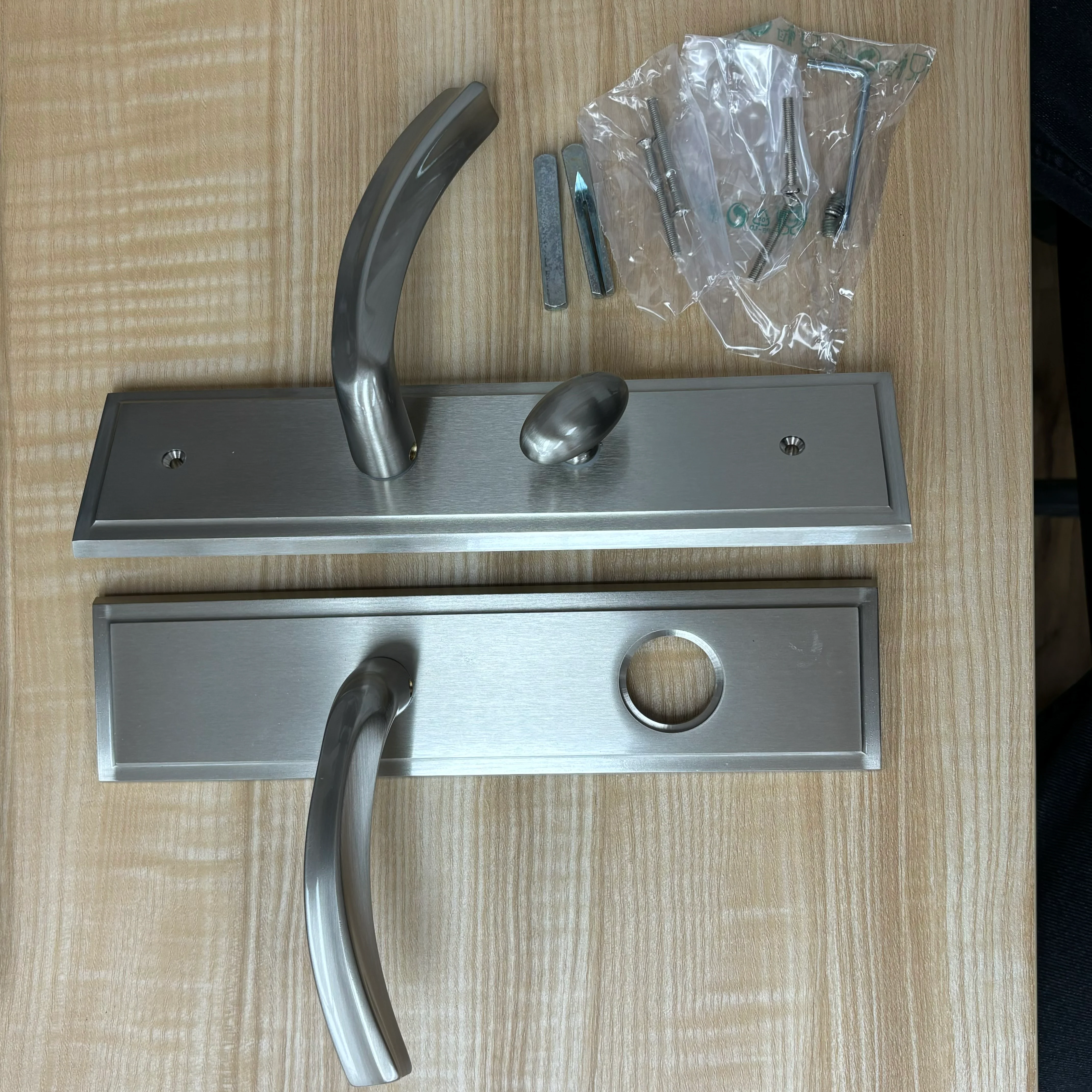 Left-Handed Door Lever with Thumb Turn in Brushed Nickel, 8525BOSSEMLH15 - Image 4