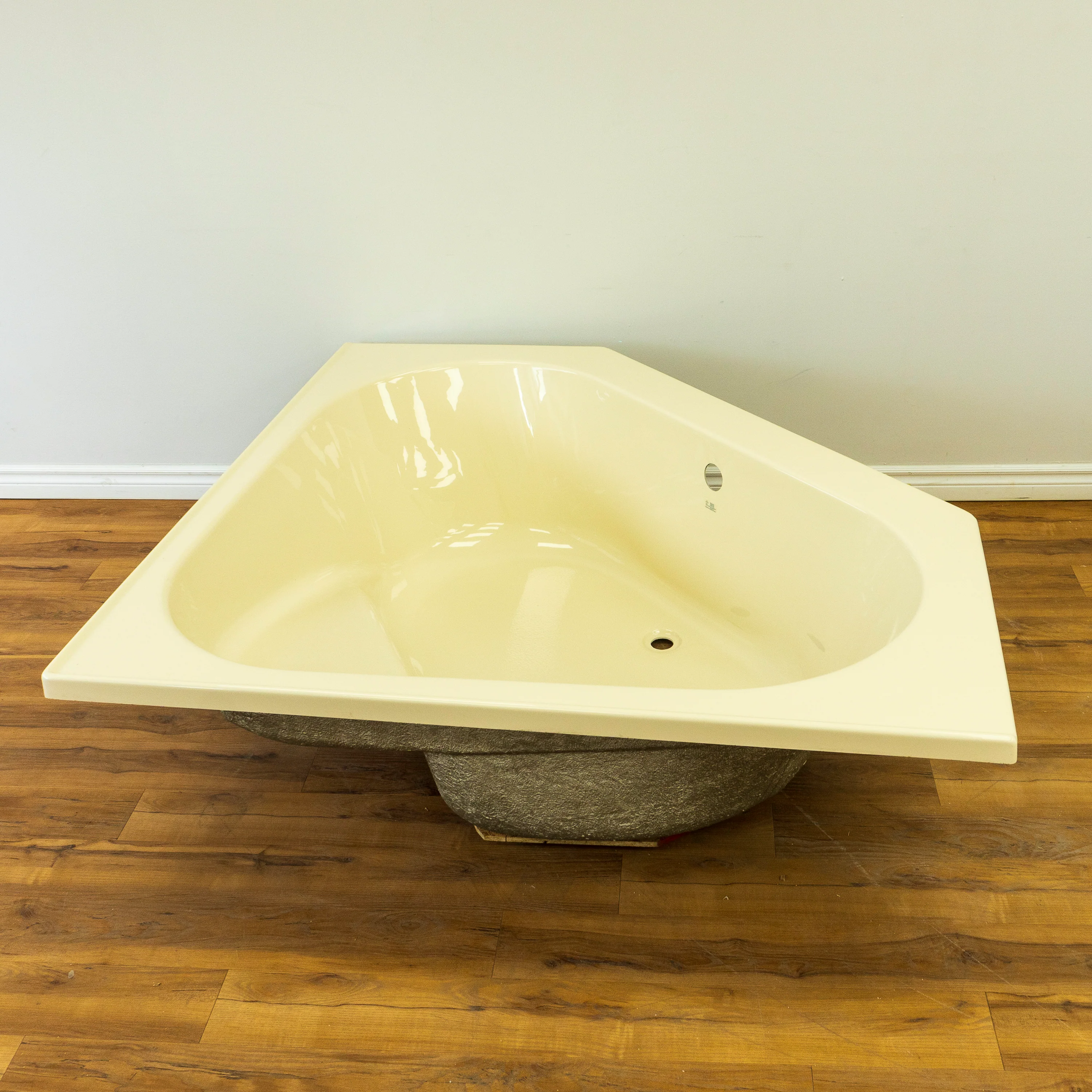 MAAX Vichy Acrylic Corner Bathtub - Biscuit - Image 2