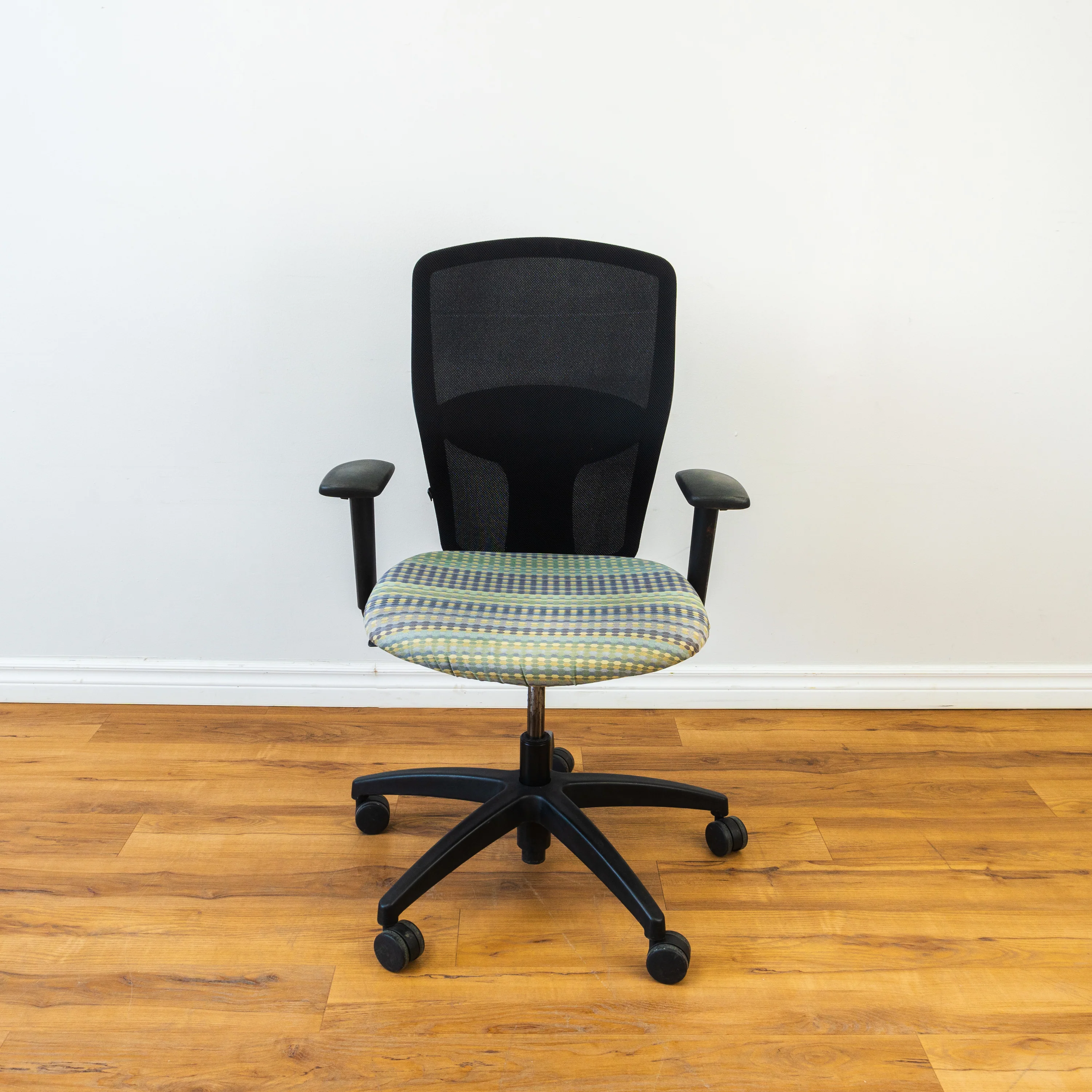 Office Chair - Black Mesh/Retro Pattern Fabric - H 40.5" x W28" x D 28"