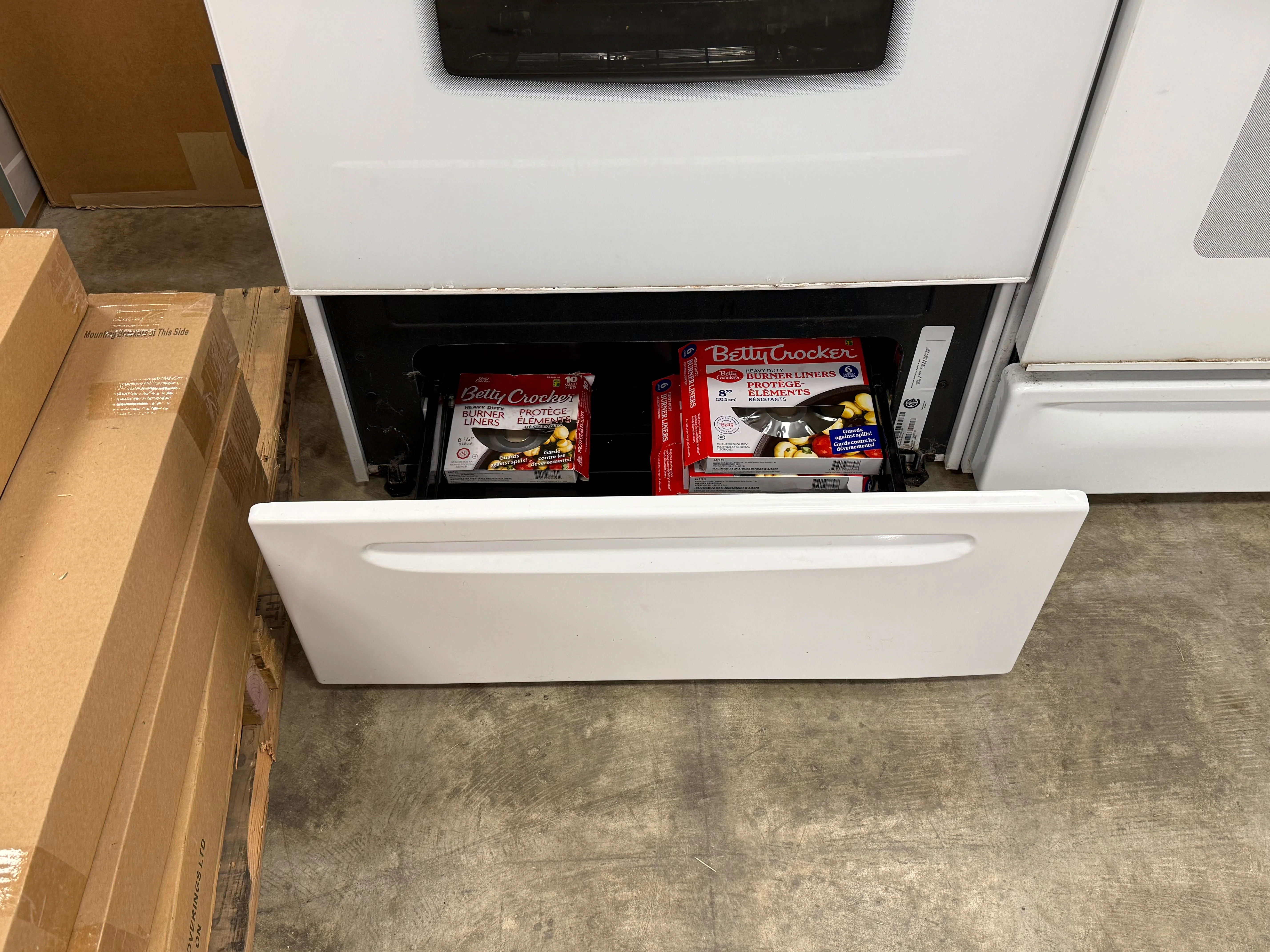 White Frigidaire Electric Coil Range Stove - Image 4